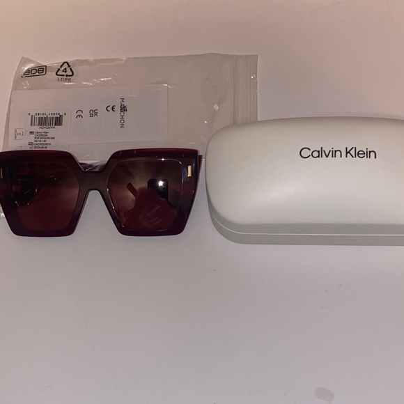 Calvin Klein Tortoise Shell Sunglasses with White Case NWT main image 9